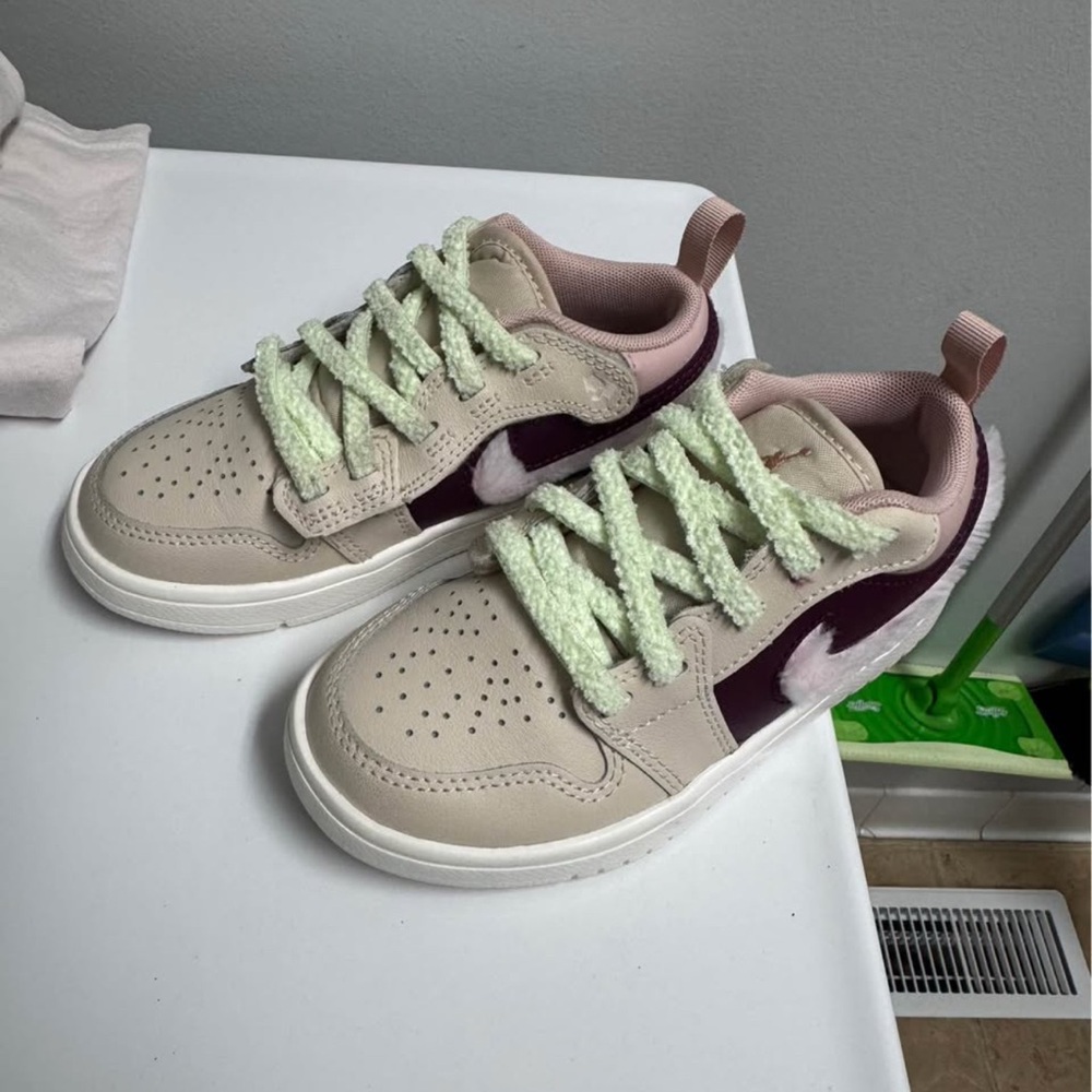 Jordan Kids Sneakers in Beige and Pink